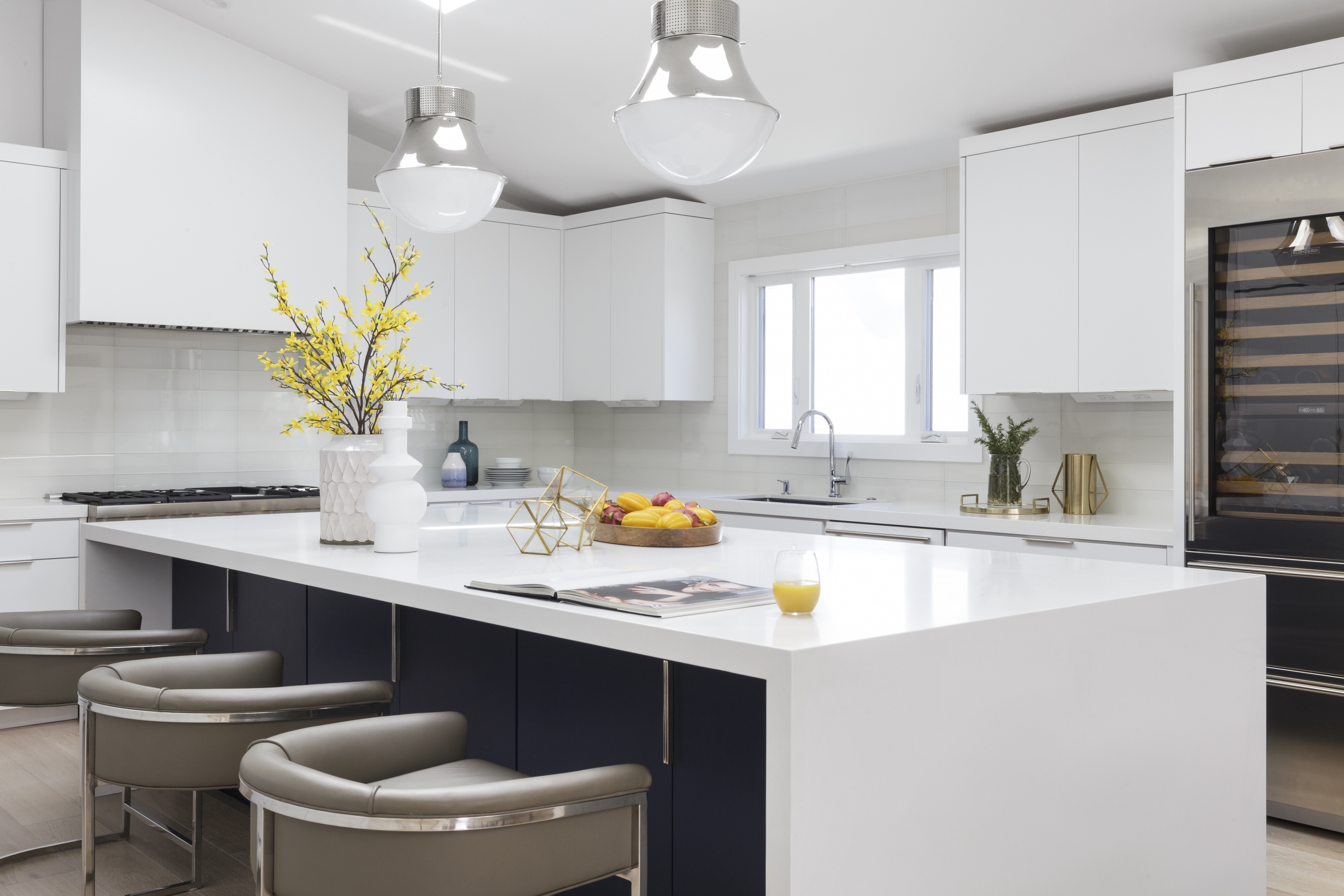 Contemporary white kitchen with white and navy island